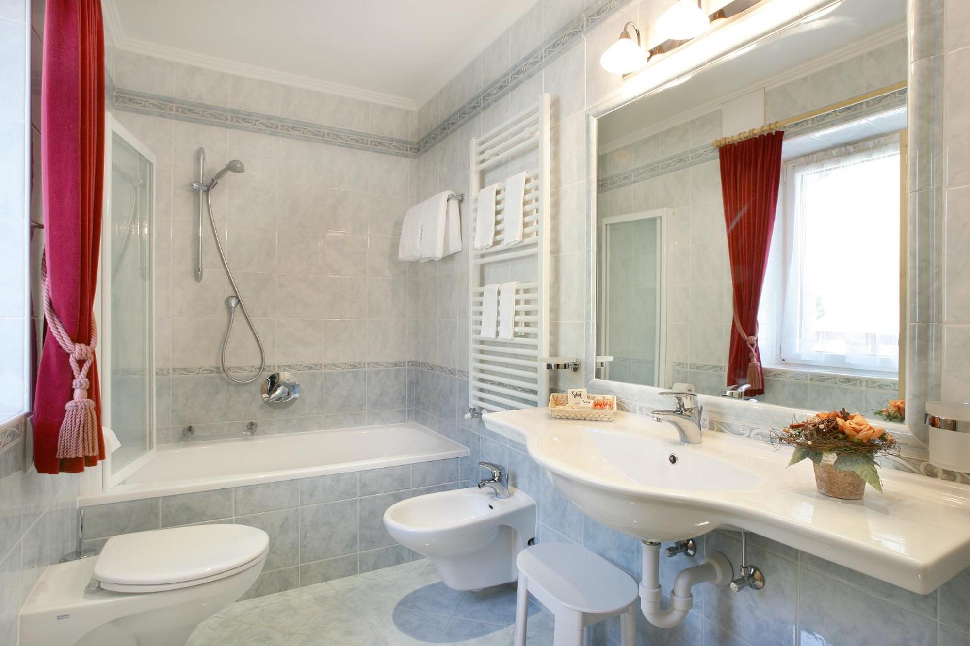 Garni B&B Schenk Selva di Val Gardena Room photo